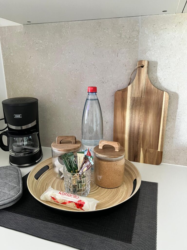 Moderne und stilvolle Einbauküche in der Ferienwohnung Trave Panorama in Travemünde an der Ostsee