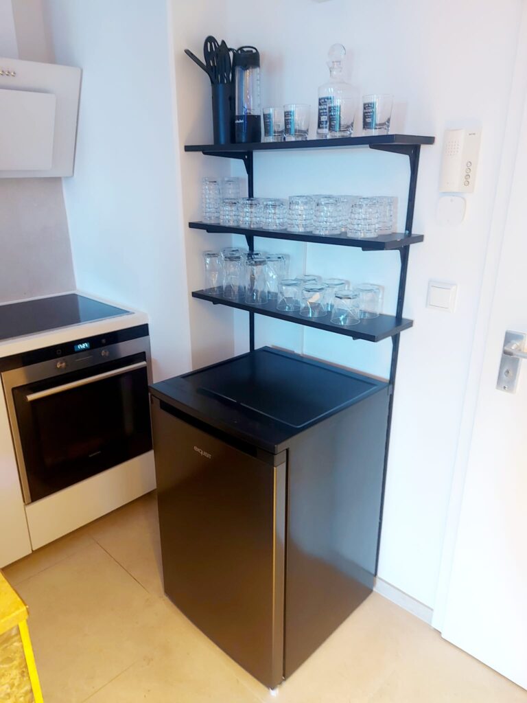 Moderne und stilvolle Einbauküche in der Ferienwohnung Trave Panorama in Travemünde an der Ostsee