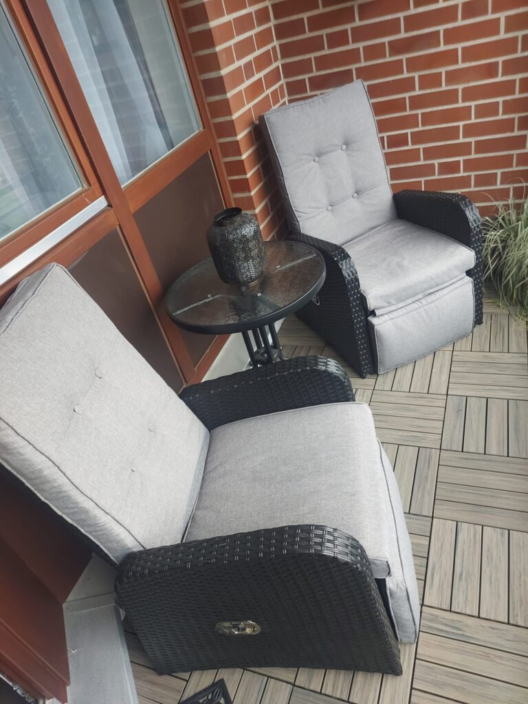 Privater Balkon mit herrlichem Blick ins Grüne.