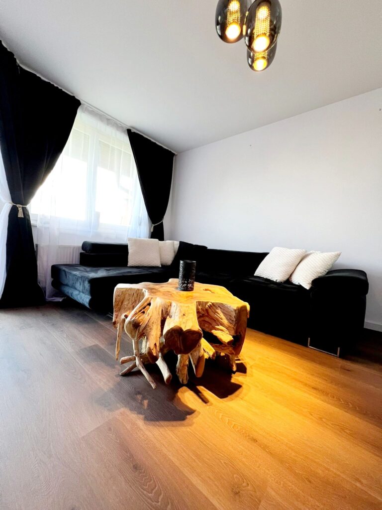 Gemütliches Wohnzimmer in der Ferienwohnung Trave Panorama