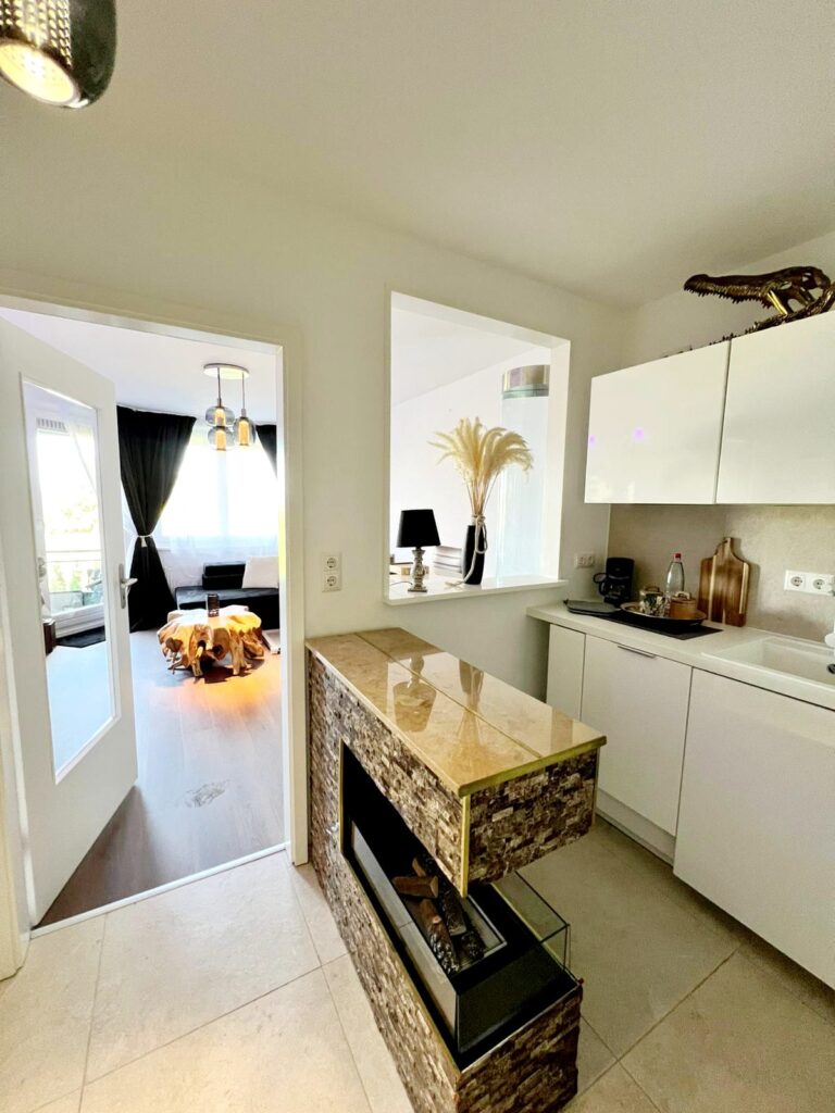 Moderne und stilvolle Einbauküche in der Ferienwohnung Trave Panorama in Travemünde an der Ostsee