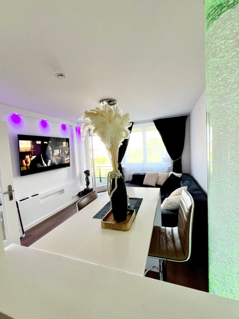 Gemütliches Wohnzimmer in der Ferienwohnung Trave Panorama